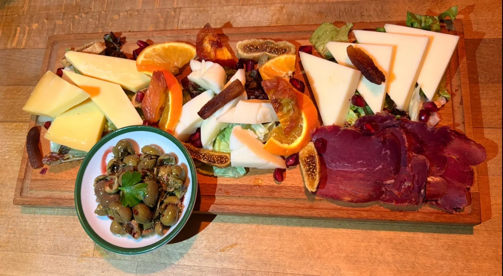 AP 04 Mixed 3 Varieties Of Cheese & Olive, 3 Varieties Of Fruit And Pastrami