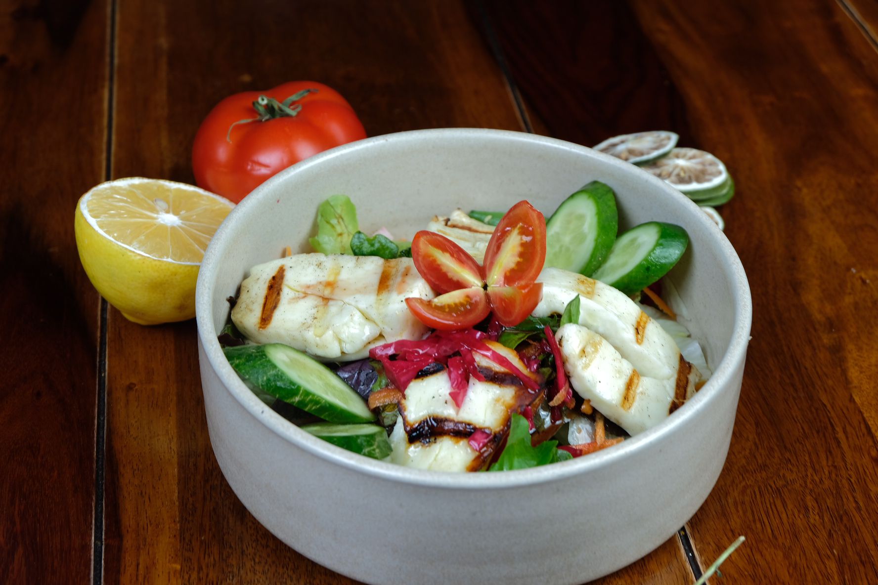 VJ SA 05 Salad Grilled With Halloumi Cheese